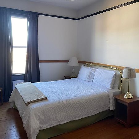 Royal Hotel Chilliwack Zewnętrze zdjęcie