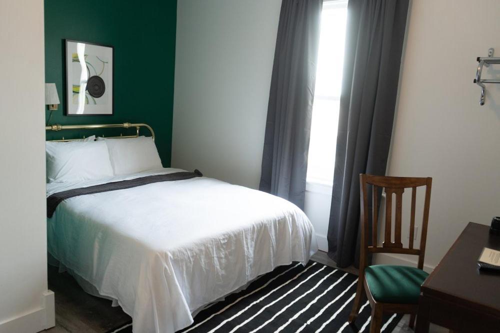Royal Hotel Chilliwack Zewnętrze zdjęcie