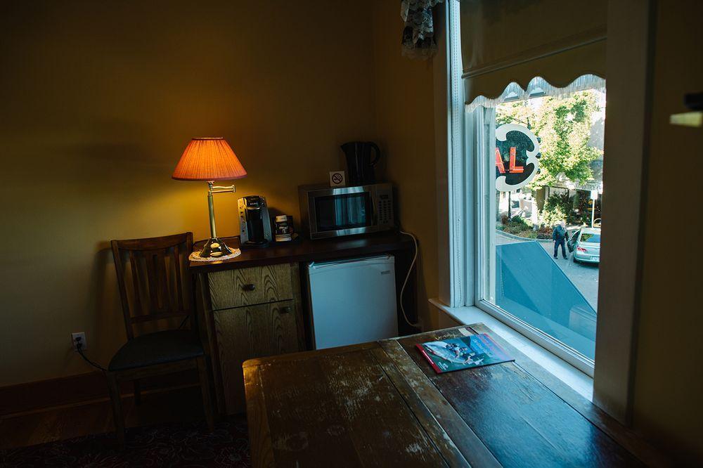 Royal Hotel Chilliwack Zewnętrze zdjęcie