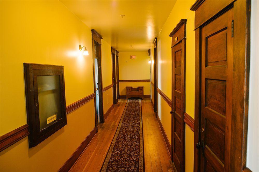 Royal Hotel Chilliwack Zewnętrze zdjęcie