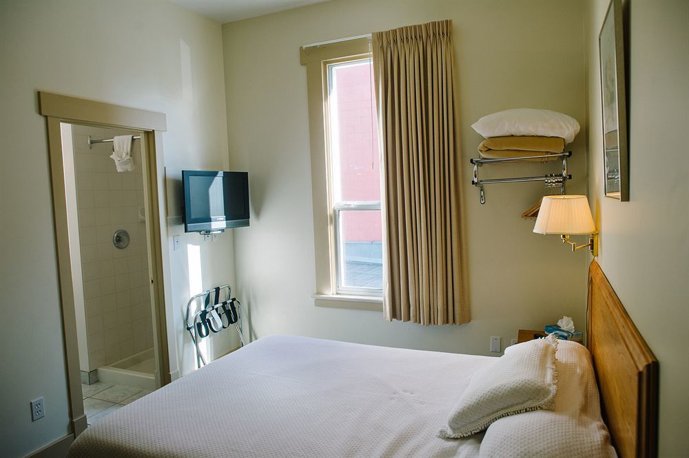 Royal Hotel Chilliwack Zewnętrze zdjęcie