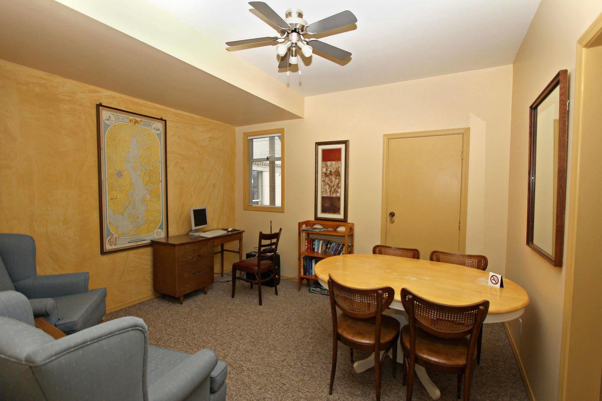 Royal Hotel Chilliwack Zewnętrze zdjęcie